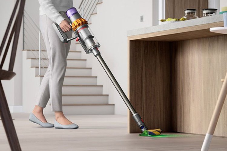 Dyson V15 Detect Review (2026): The “Wow” Vacuum… or Just a Very Expensive One?