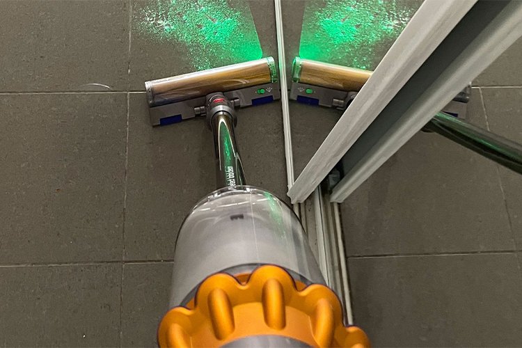 Dyson V15 Detect Review (2026): The “Wow” Vacuum… or Just a Very Expensive One?