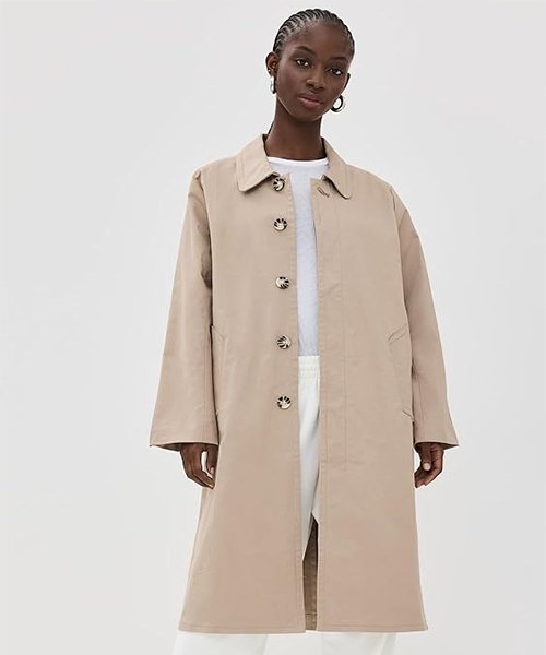 1) A light trench mac coat