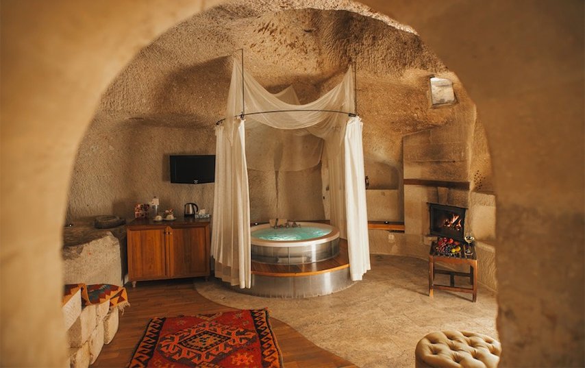 A Cave Hotel in Cappadocia — Worth It or Just Aesthetic?